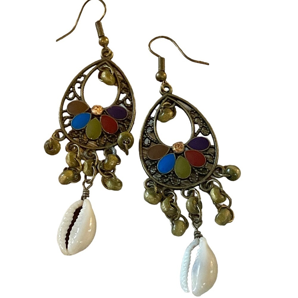 Bohemian Earrings with conch shell and beads Aztec style vintage style